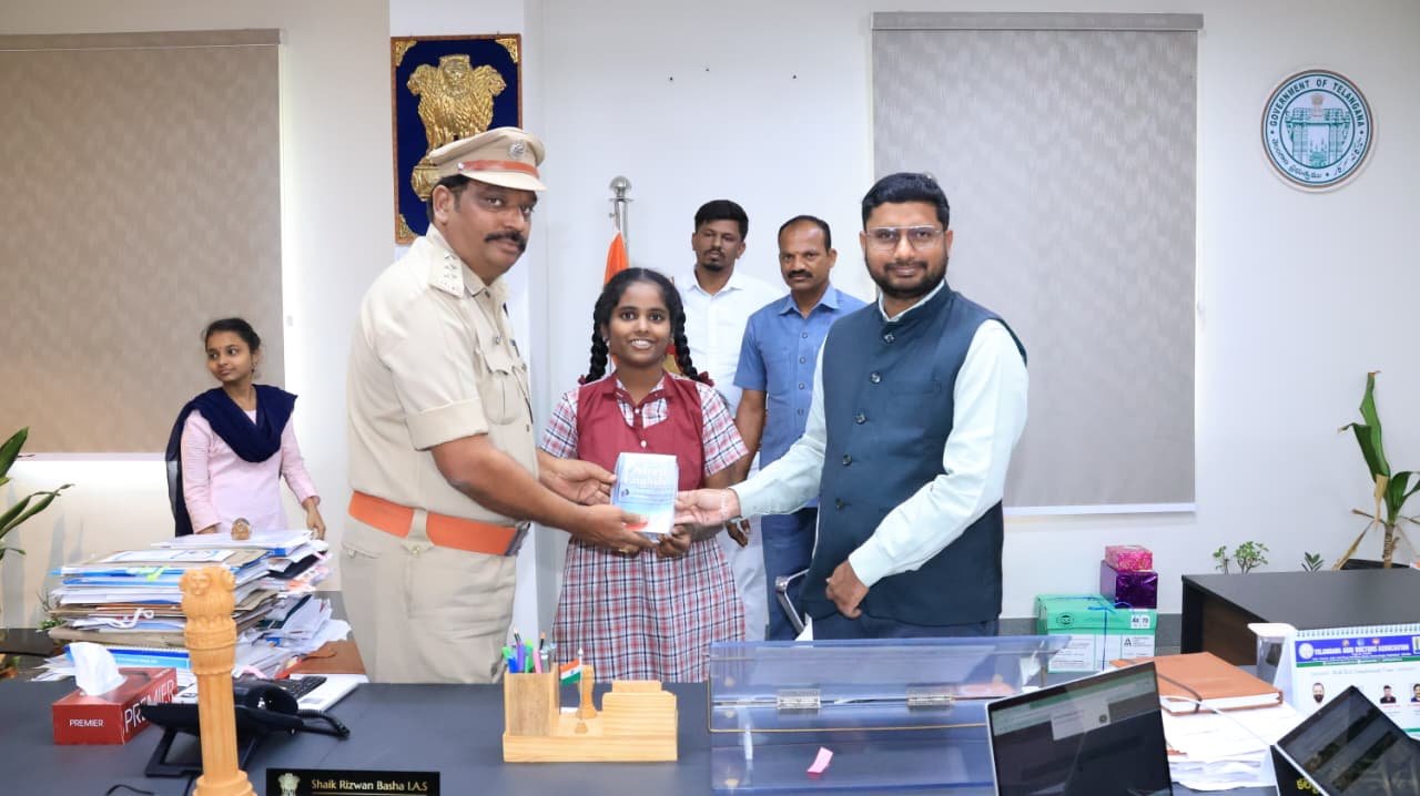 జాతీయ రోడ్డు భద్రత మాసోత్సవాలలో భాగంగా ఈరోజు జిల్లా కలెక్టరేట్లో జిల్లా స్థాయి రోడ్డు భద్రత అవగాహన క్విజ్